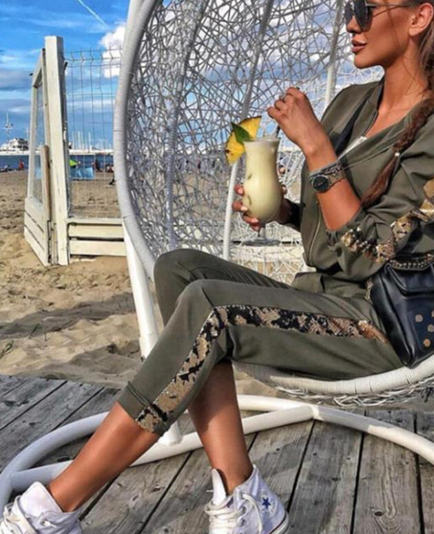 Women's sportswear suit