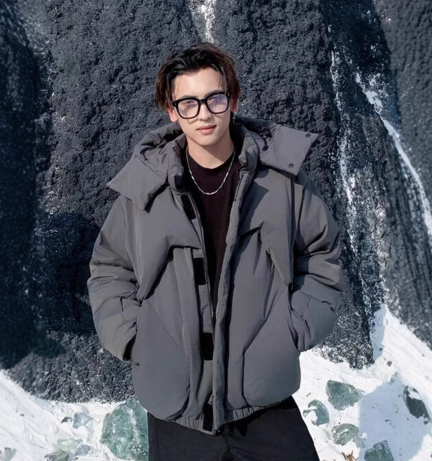 The Trend Of Young Students Wearing Loose Bread Jackets With Love